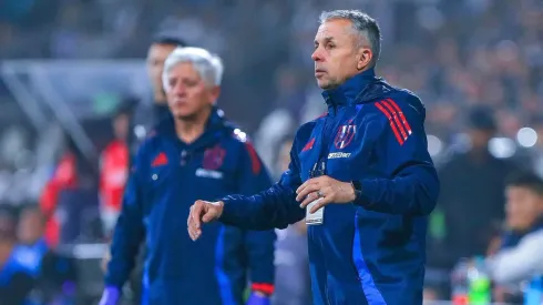 Las glorias de la U no le perdonaron al DT volver con un empate de Perú.