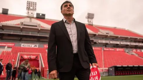 Gustavo Quinteros asumió formalmente la dirección técnica del Rojo.