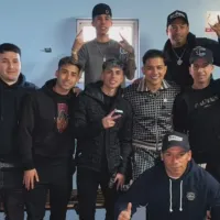 Con millones de reproducciones tuvo a dos jugadores de U de Chile invitados a su show