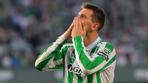 El talentoso Giovani Lo Celso le prestó el ropero completo a Pellegrini.