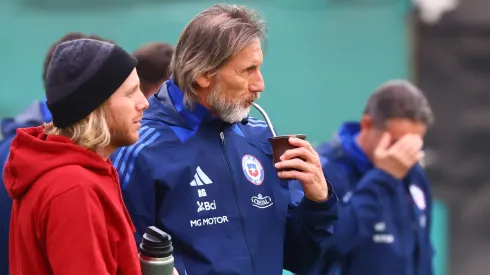 Ricardo Gareca "entrenando" a Chile.