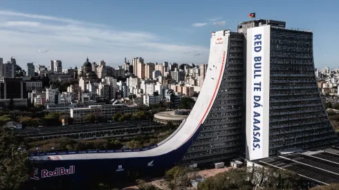 Sandro Dias se lució al lanzarse en skate desde 70 metros