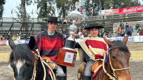 En los lomos de Acampao y Tía Nena ganaron la Serie de Campeones del rodeo de menores.