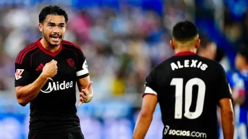 Gabriel Suazo junto a Alexis Sánchez en Sevilla.