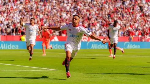 Alexis Sánchez marcó el primer gol de Sevilla ante Barcelona.