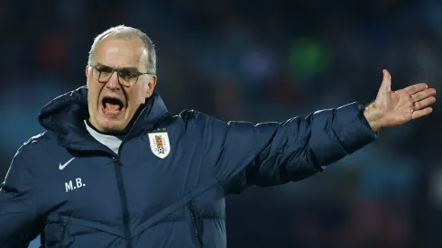 Bielsa hizo debutar a jugador de solo 17 años en Uruguay