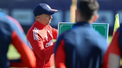 Gustavo Álvarez movió la formación de la U para enfrentar a Palestino.