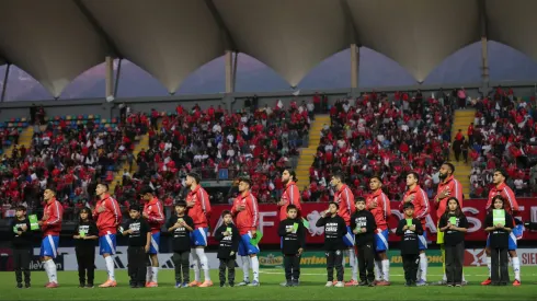 Chile jugó un amistoso ante Perú en el Bicentenario de La Florida. ¡Y este DT sorprendió en la tribuna!