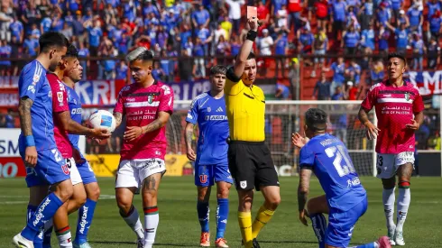 Aránguiz vio la roja ante Palestino y se pierde el clásico contra la UC