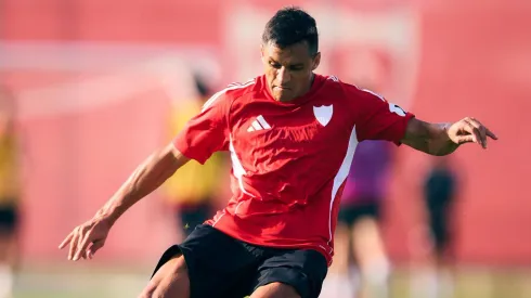 Alexis Sánchez entrenando en Sevilla.