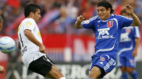 Manuel Villalobos en un Superclásico ante Colo Colo.