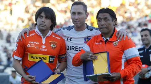 Colo Colo homenajeó a Kalule Meléndez y Arturo Sanhueza cuando visitaron el Monumental con Cobreloa.