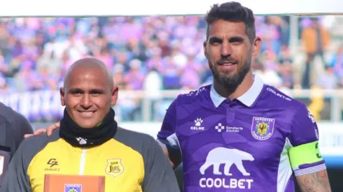 Larrivey y el Chupete Suazo vivieron dos emotivos momentos en el Ester Roa Rebolledo.