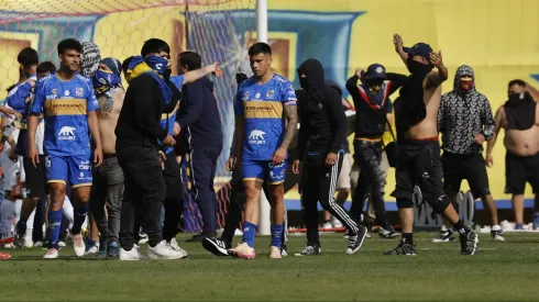 Vergonzosa imagen del partido entre Everton y U. Católica