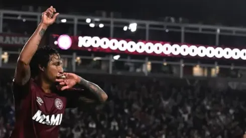 Este zaguero central paraguayo se vistió de delantero con un gol que dejó a todos boquiabiertos.