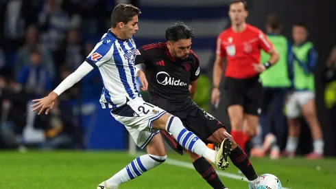 Buen partido de Suazo, bajito de Alexis: otra derrota de Sevilla.