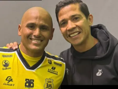"Más habitantes del...: Matías emociona a Chupete Suazo en su adiós