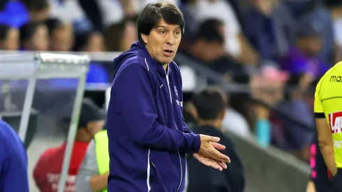 Daniel Garnero prueba fórmulas en Católica para Clásico ante la U