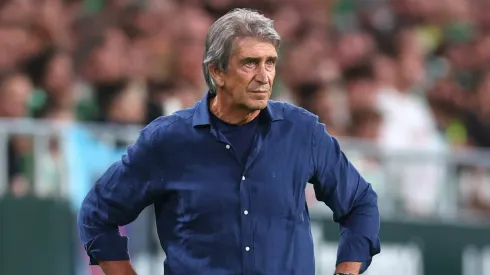 Manuel Pellegrini dirigiendo a Real Betis.