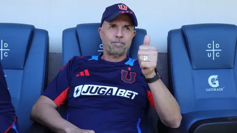 El hombre en medio de la disputa.