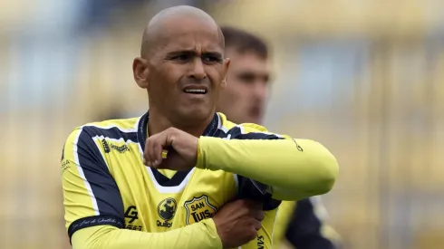 Suazo lamenta el estilo de formación en Chile