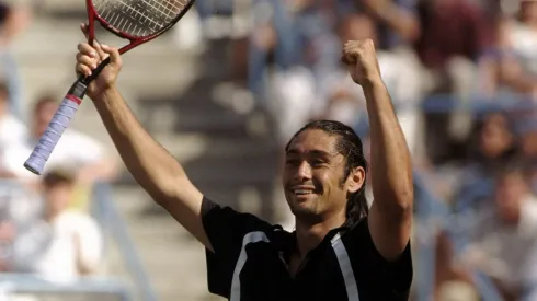 El Chino Ríos celebra tras ganarle Indian Wells a Greg Rusedski en 1998