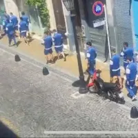 El tenso encuentro de hinchas de U de Chile con el plantel de Lanús en Buenos Aires