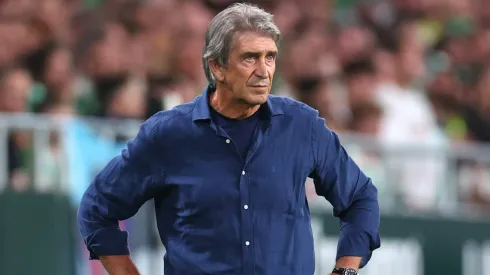 Manuel Pellegrini presiona a sus jugadores en Betis.