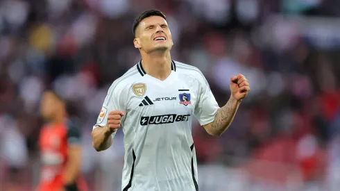 Colo Colo enfrenta a Ñublense en Chillán.