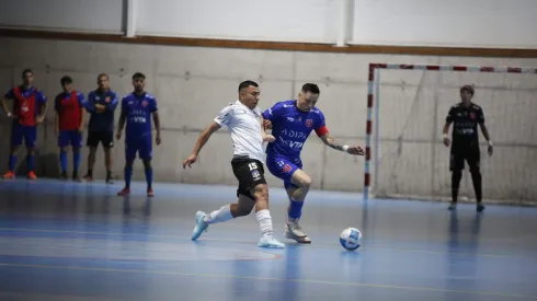 El partido era favorable a los albos cuando se tuvo que suspender.