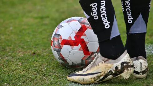 Una nueva sanción vía escritorio remece el fútbol chileno.