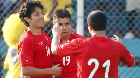 Matías Fernández, Gonzalo Fierro y Rodrigo Tello en un duelo amistoso antes de jugar el Mundial de Sudáfrica.