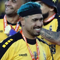 Acabó la cábala: Mono Sánchez presenta su nuevo look en Coquimbo Unido