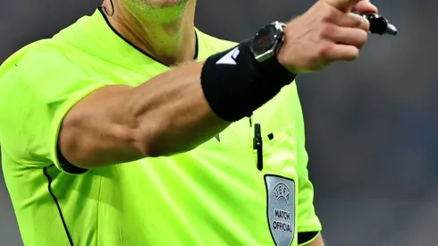 Un escándalo de proporciones sacude el fútbol europeo.