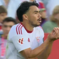 Suazo deslumbra en la victoria del Sevilla y cierra el duelo con severas quejas