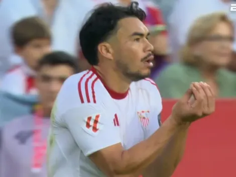 Suazo deslumbra en la victoria del Sevilla y cierra el duelo con severas quejas