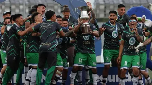 Deportes Puerto Montt salió campeón en su estadio y con una victoria ante el clásico rival. Un sueño.