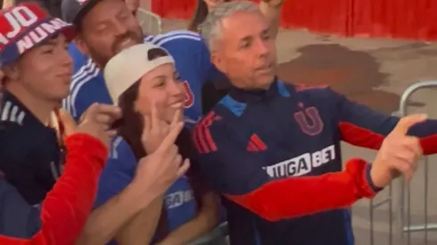 Gustavo Álvarez estuvo con los hinchas de la U tras el partido.