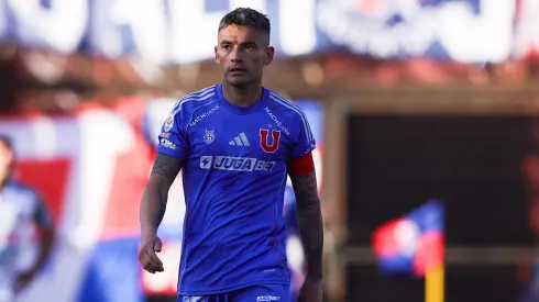 Charles Aránguiz termina contrato al final del año 2025.