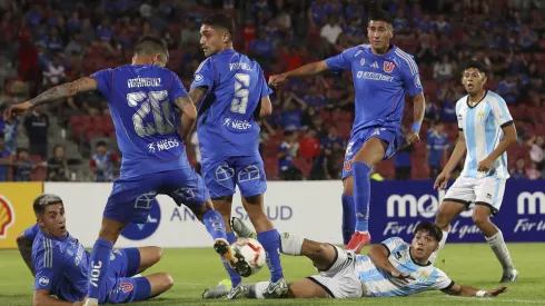 Nicolás Ramírez puede renovar con la U, pero tiene todo en pausa.