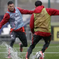 La intensa lluvia que marcó el nuevo entrenamiento de la Roja en Rusia