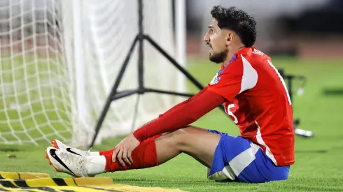 Este seleccionado chileno no ha podido ganarse un puesto en su equipo y le deben una fortuna.