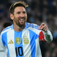Jugó en River Plate, es futbolista de la U de Chile y anuló en las elecciones tras votar por Lionel Messi