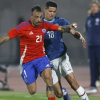 Mientras suena en Colo Colo: Matías Catalán cumple promesa y cambia de look en Argentina