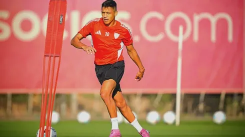 Alexis Sánchez se recupera en España.