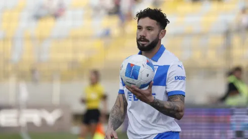 Eugenio Mena aún no renueva con la UC.