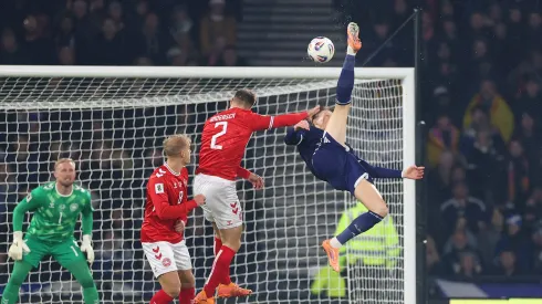 La chilena con la que Escocia abrió la cuenta ante Dinamarca