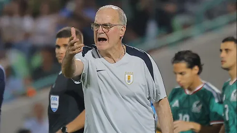 Marcelo Bielsa vive un pésimo momento en Uruguay.