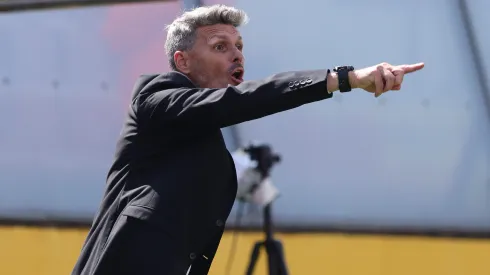 Fernando Ortiz dirigiendo a Colo Colo.