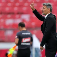 ¿Cábala o moda? La extraña pinta de Fernando Ortiz en la conferencia de prensa de Colo Colo